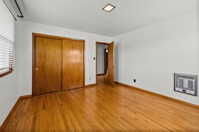 Building Photo - Pet Friendly Two Bedroom!