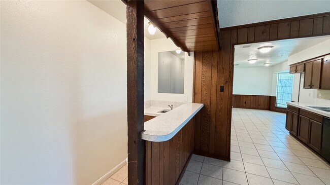 Building Photo - 18010 Blundell Dr