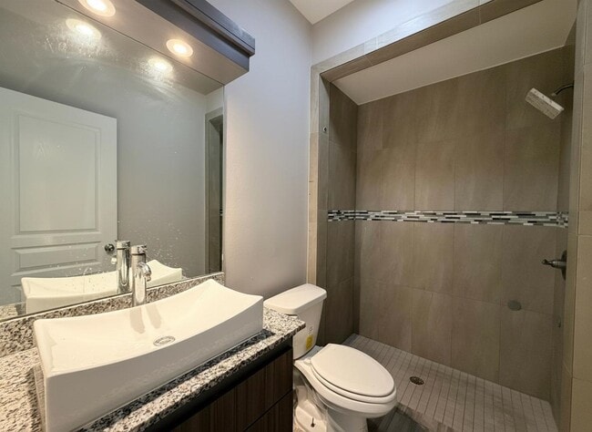 Building Photo - 5601 Cuenca Dr