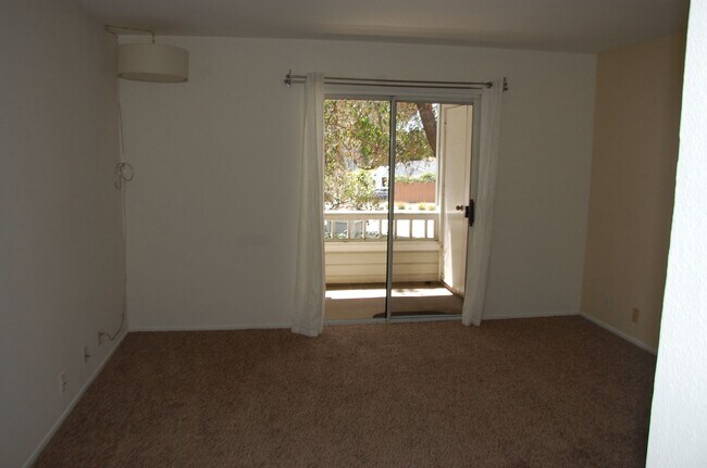 Building Photo - Two Bedroom Goleta Condo