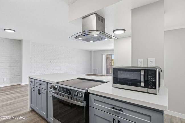 Building Photo - 425 W Paseo Redondo