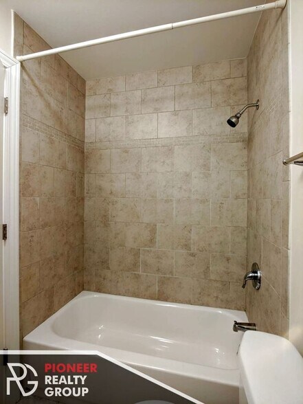 Building Photo - 555 W Arlington Pl