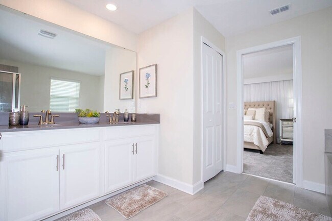 Building Photo - 2713 Bookmark Dr