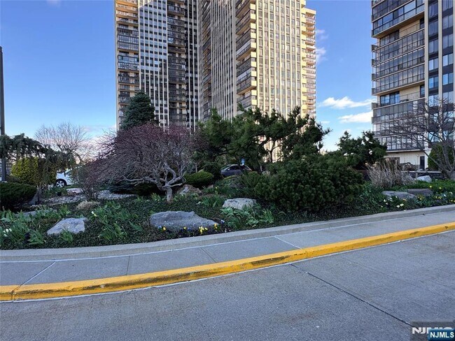 Building Photo - 200 Winston Dr