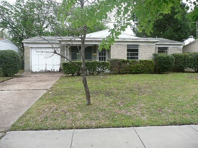 Primary Photo - Nice Home