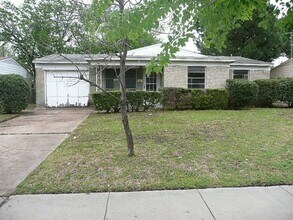 Building Photo - Nice Home