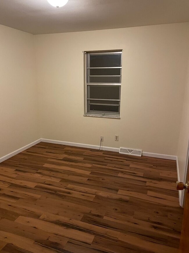 Building Photo - Two bedroom apartment in Wood River
