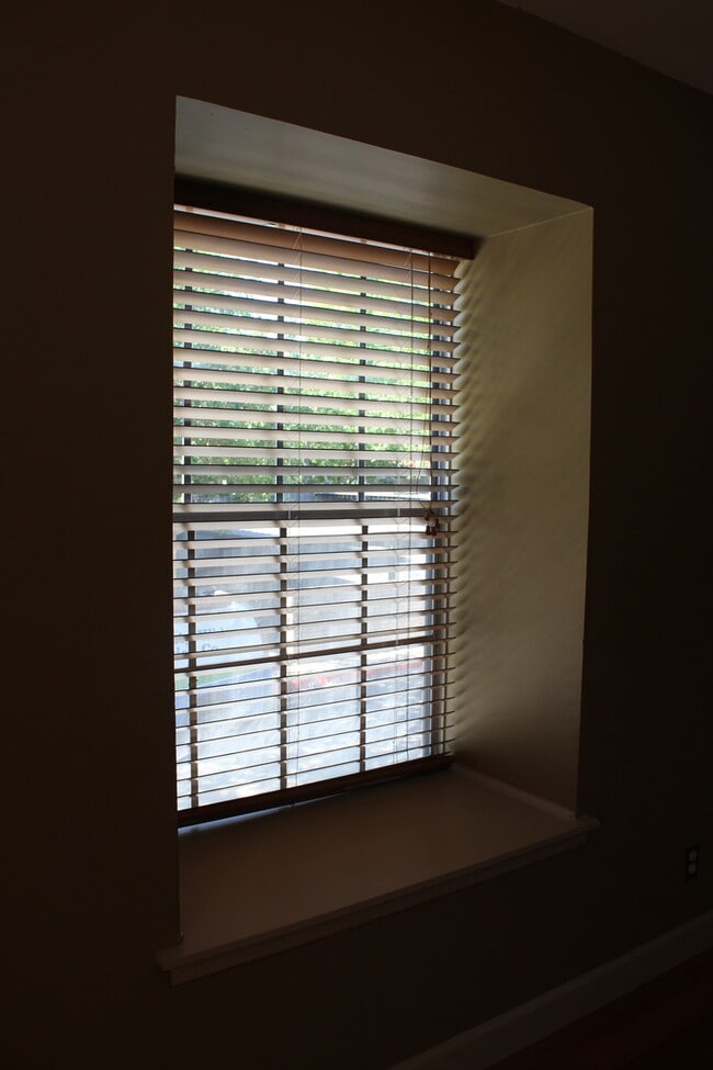 Building Photo - *COMING SOON* MOVE IN SPEICAL Upstairs Condo with Premium Amenities & Hardwood Floors!