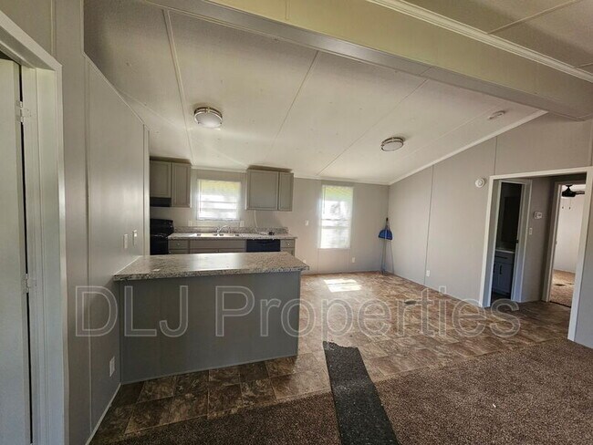 Building Photo - 1028 Catoosa Ln