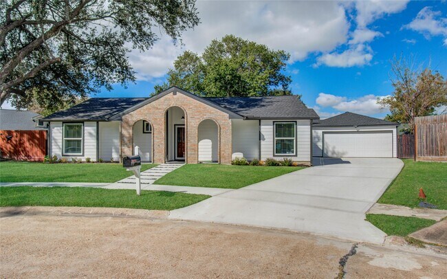 Building Photo - 7026 Hidden Arbor Ln