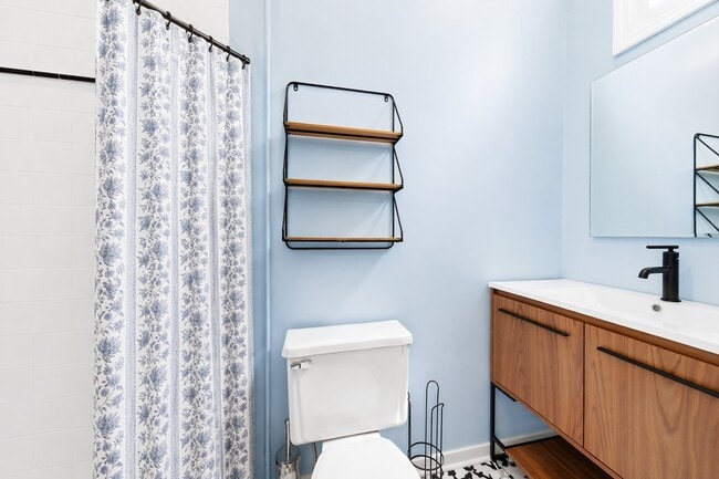 Building Photo - 235 Greenwood St