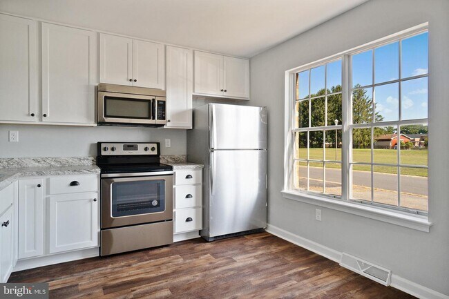 Building Photo - 307 Meeting House Ln