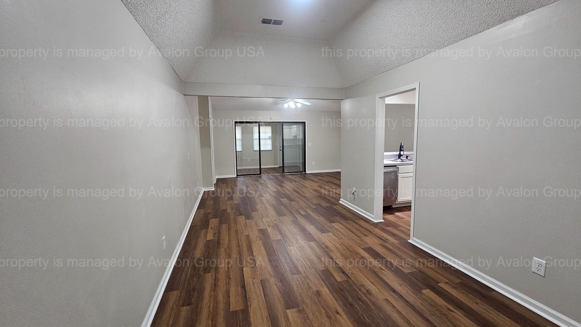 Building Photo - 3545 Villa Pl