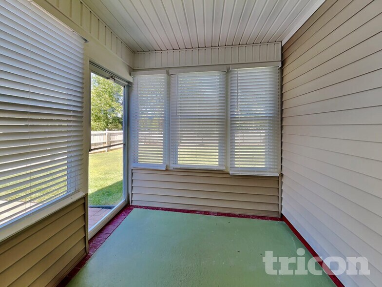 Building Photo - 3929 Garden Creek Dr