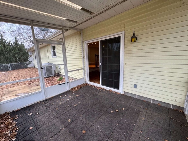 Building Photo - “Spread Out!” — 3 Bed Home with Sun Room + Multiple Living Spaces