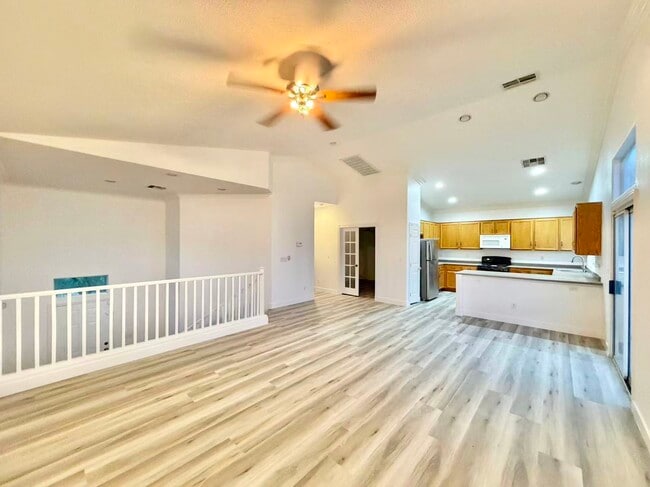 Building Photo - 6436 Casamar St