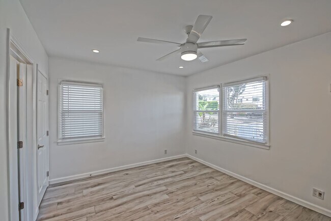 Building Photo - 344-348 Calle Miramar