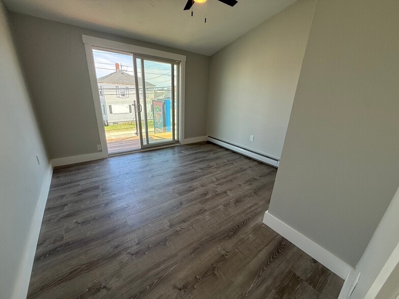 Building Photo - 158 Ashworth Ave