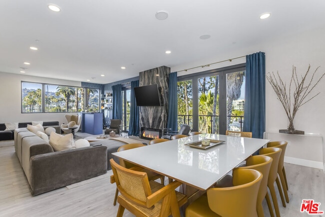 Building Photo - 137 N Doheny Dr