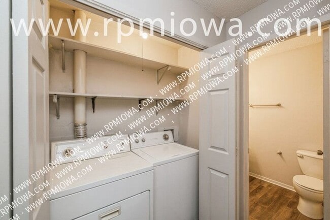 Building Photo - 2056 NW Hickory Ln