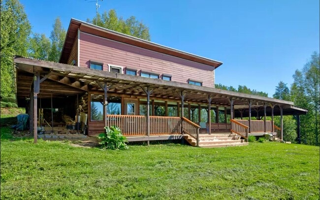 Building Photo - Beautiful, secluded 3 bedroom home for rent
