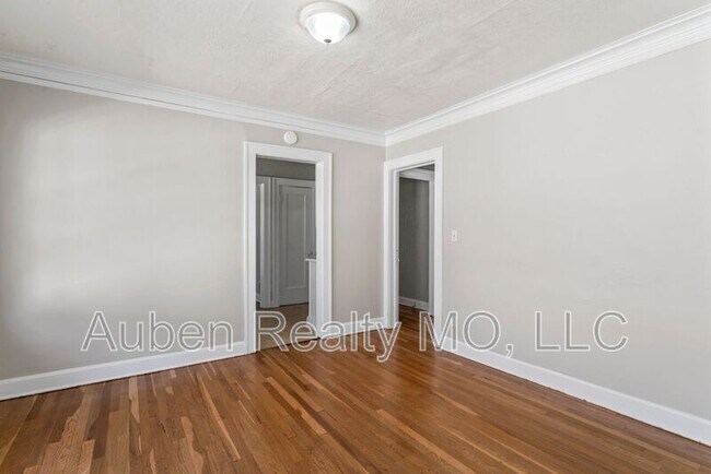 Building Photo - 5305 Charlotte St