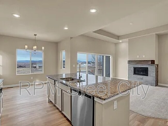 Building Photo - 753 S Laurue Dr