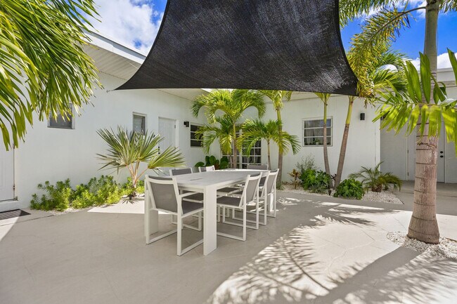 Building Photo - 2407 NE 33rd Ave