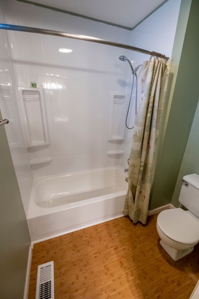 Building Photo - Cute Duplex in CDA