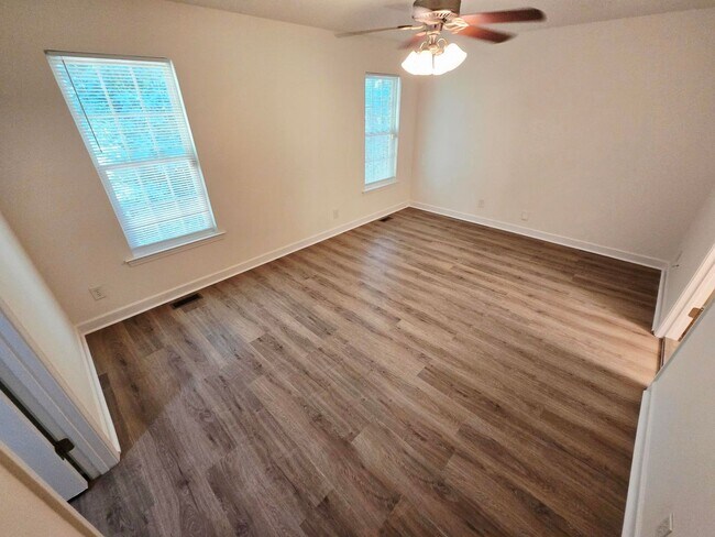 Building Photo - 1352 Snow Ct
