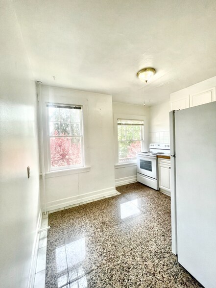 Building Photo - 901 N M St