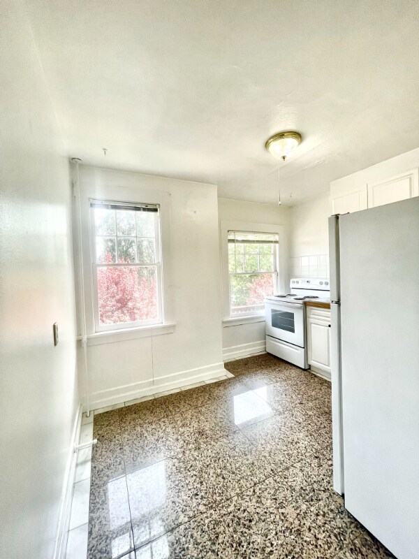 Building Photo - 901 N M St