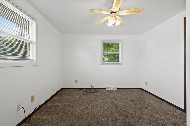 Building Photo - 1581 Biemeret St
