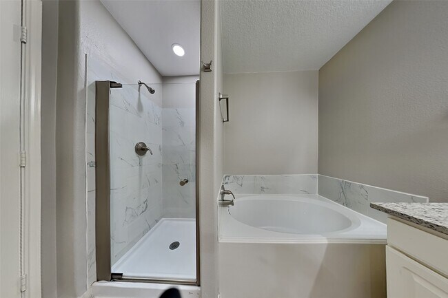 Building Photo - 16708 Foursquare Dr
