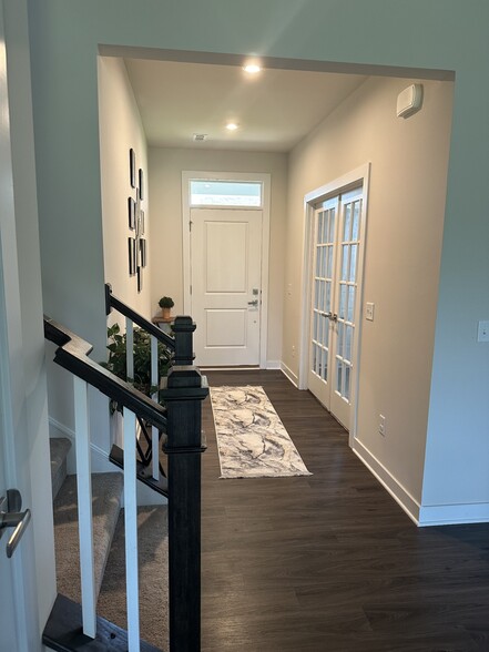 Building Photo - 119 Clavie Crew Ln