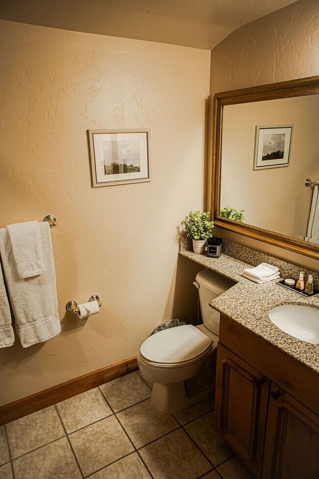 Building Photo - Charming Zermatt Villa | 2BR | Mountainsid...