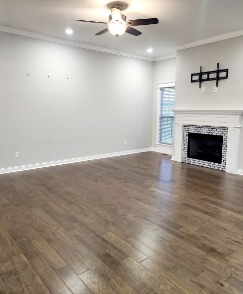 Building Photo - 620 Montrose Dr