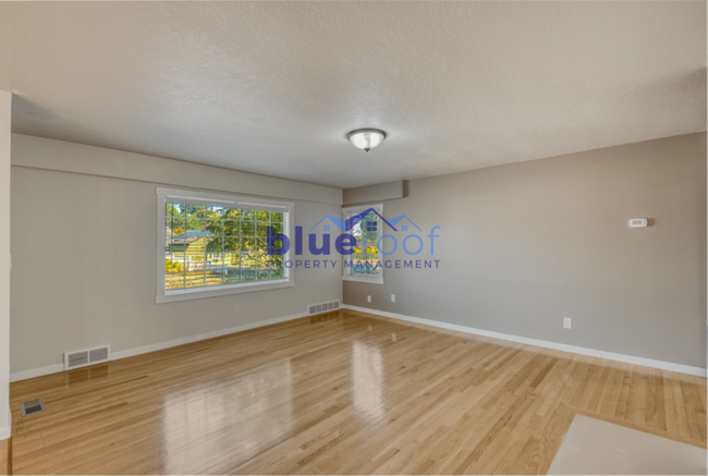 Building Photo - 10626 NE Knott St