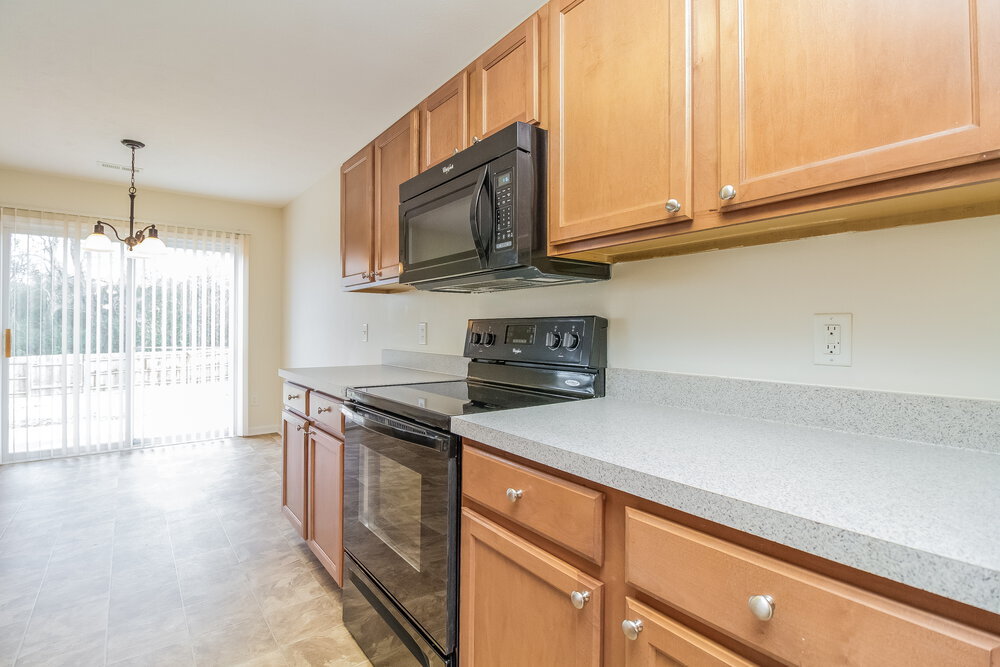 Building Photo - 4565 Hawthorn Dr