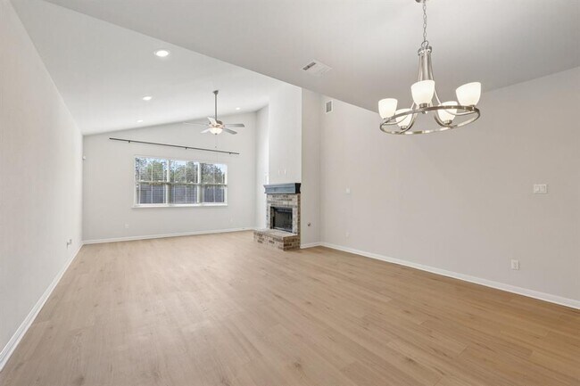 Building Photo - 308 Castlefields St