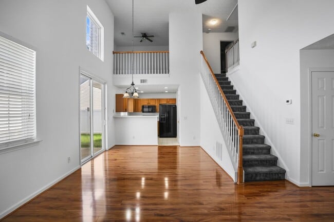 Building Photo - 308 W Oaks Trail
