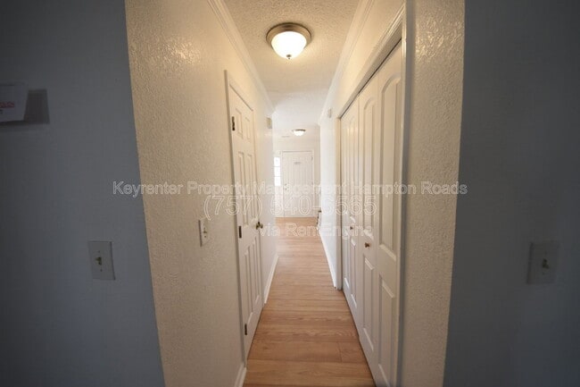 Building Photo - 701 Nottaway Dr