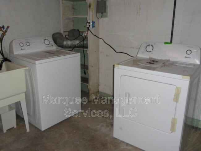 Building Photo - 546 Kelly St