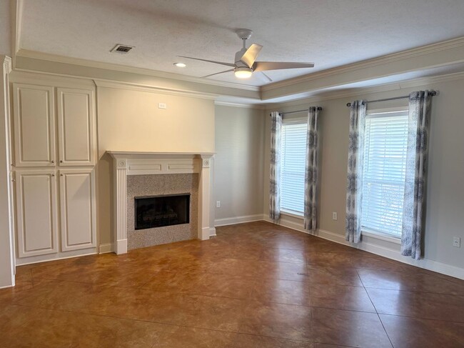 Building Photo - 104 W Pinebrook Dr