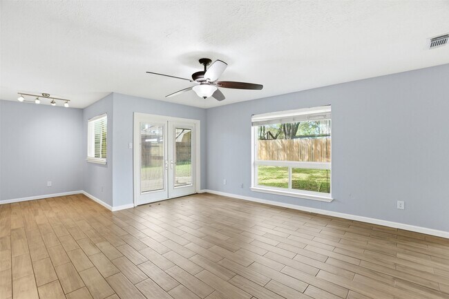 Building Photo - 7235 Battle Hills Dr