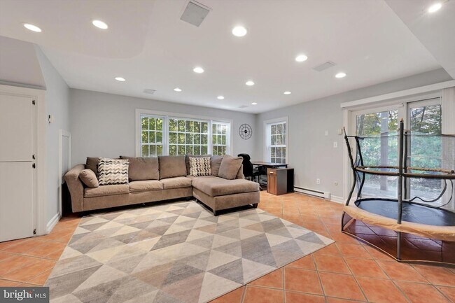 Building Photo - 106 Brookside Dr