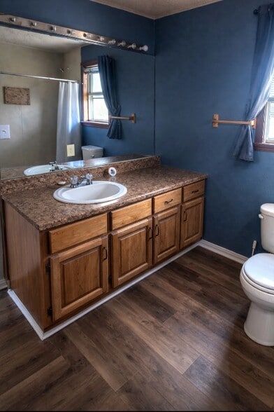 Building Photo - 503 W Birch St