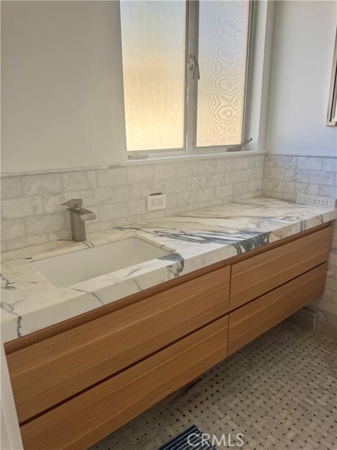 Building Photo - 241 S Barrington Ave