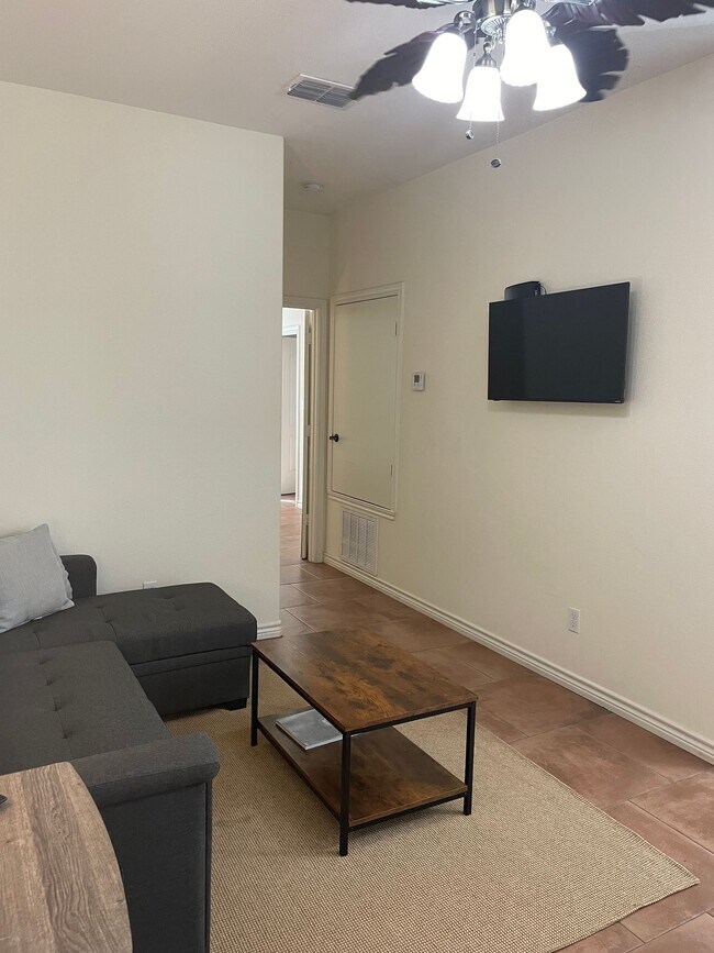Building Photo - Brand New 1 Bedroom / 1 Bathroom Apartments in Lindale!