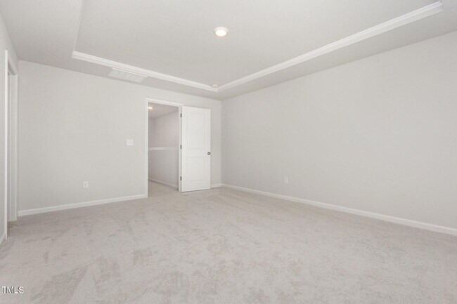 Building Photo - 172 Paramount Dr